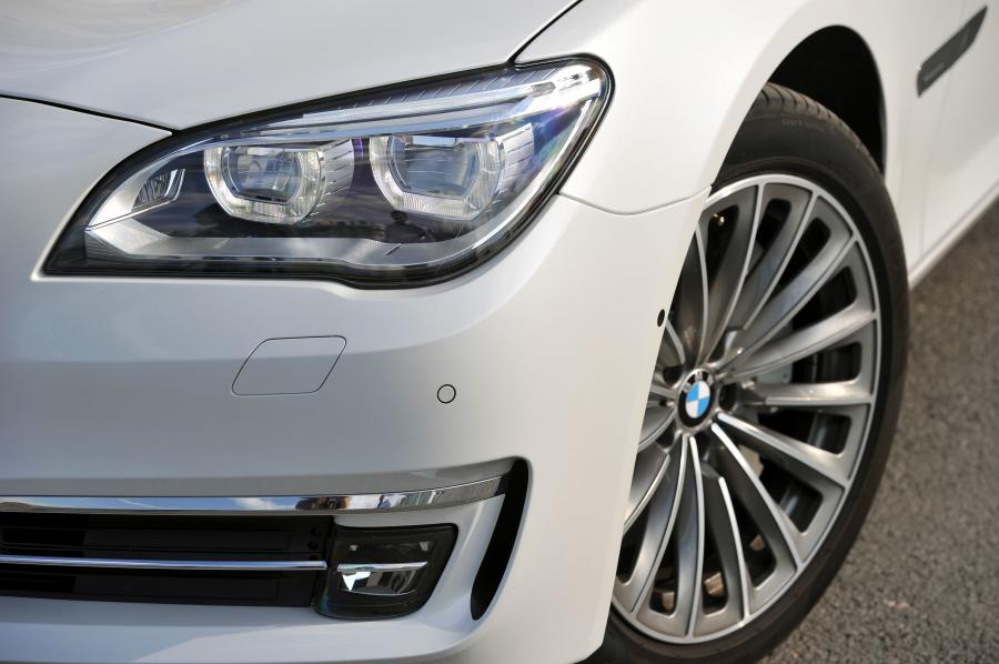  BMW 750i 2013 года  (фото 22 из 56)